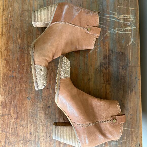 Stuart Weitzman 8 Tan Rhinestone Studded Western Ankle Boots Leather Cowboy FLAW - Picture 5 of 11